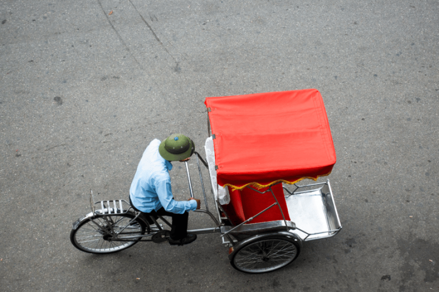 From Ho Chi Minh City: City Highlights Tour by Cyclo with Meal